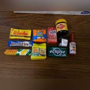 10 piece mini toy bundle💙